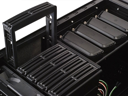 silverstone_fortress_ft02_drive_bays