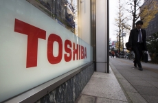 Western Digital offers $17.4 billion for Toshiba&#039;s memory chip business,