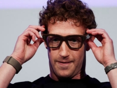 Zuckerberg’s new Ray-Ban specs flop on stage