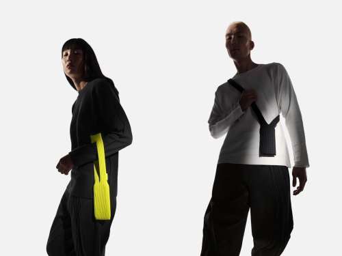 Apple fanboys snap up pricey iPhone Pocket without blinking